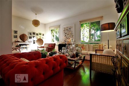 Casa à venda com 250m², 4 quartos e 1 vagaSala