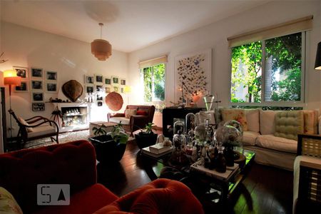 Casa à venda com 250m², 4 quartos e 1 vagaSala