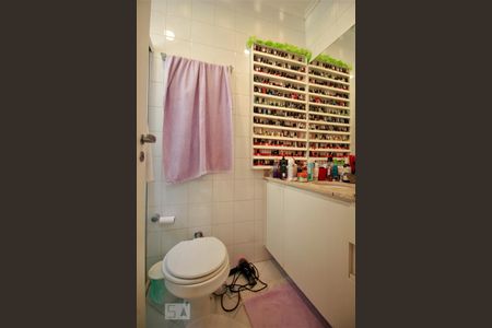 Casa à venda com 250m², 4 quartos e 1 vagaBanheiro da suíte 2