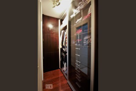 Casa à venda com 250m², 4 quartos e 1 vagaCloset