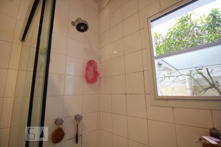 Casa à venda com 250m², 4 quartos e 1 vagaChuveiro