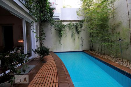 Casa à venda com 250m², 4 quartos e 1 vagaÁrea externa