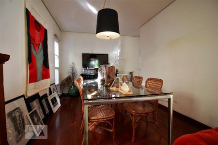 Casa à venda com 250m², 4 quartos e 1 vagaSala de jantar