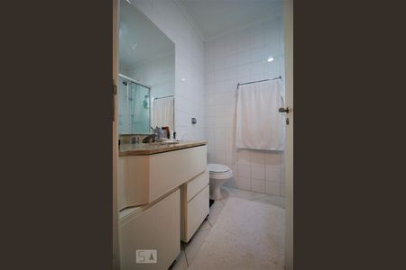 Casa à venda com 250m², 4 quartos e 1 vagaBanheiro da suíte 4