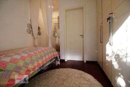 Casa à venda com 250m², 4 quartos e 1 vagaSuíte 1