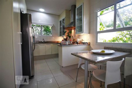 Casa à venda com 250m², 4 quartos e 1 vagaCozinha