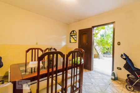 Casa à venda com 300m², 3 quartos e 3 vagasQuarto de serviço