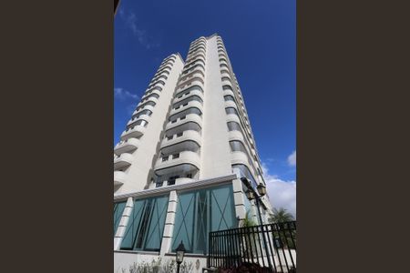 Apartamento para alugar com 115m², 3 quartos e 3 vagas Apartamento para alugar com 115m², 3 quartos e 3 vagasFachada