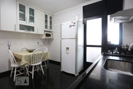 Apartamento para alugar com 115m², 3 quartos e 3 vagas Apartamento para alugar com 115m², 3 quartos e 3 vagasCozinha