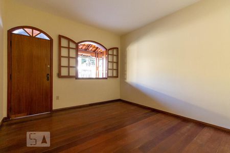 Sala de casa para alugar com 3 quartos, 250m² em Santa Mônica, Belo Horizonte