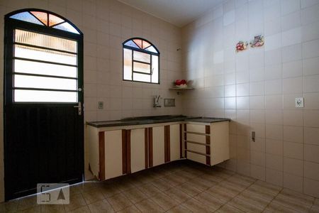 Casa para alugar com 250m², 3 quartos e 3 vagasCozinha