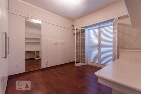 Casa à venda com 420m², 4 quartos e 4 vagasQuarto 2 - Suíte