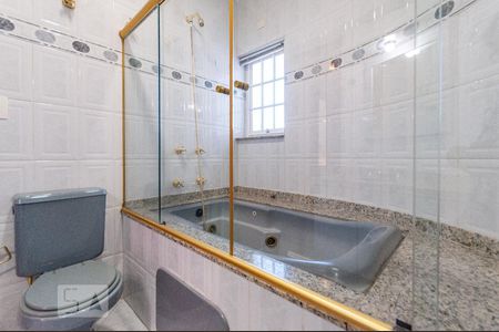 Casa à venda com 420m², 4 quartos e 4 vagasBanheiro Quarto 2 - Suíte