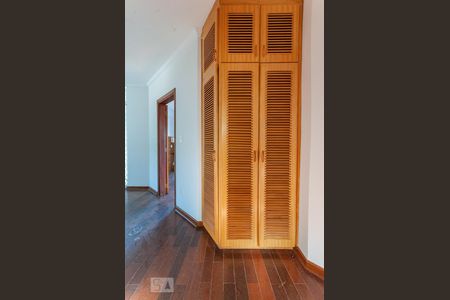 Casa à venda com 420m², 4 quartos e 4 vagasCorredor