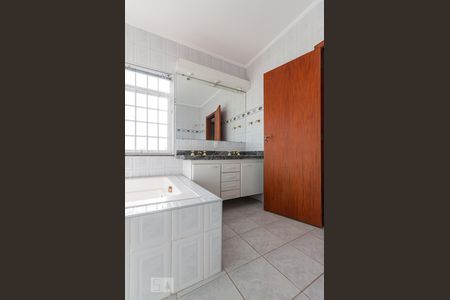 Casa à venda com 420m², 4 quartos e 4 vagasBanheiro Quarto 3 - Suíte