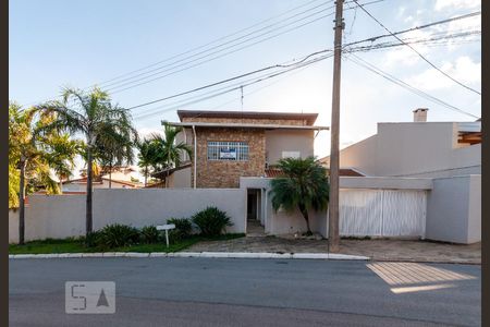 Casa à venda com 420m², 4 quartos e 4 vagasFachada
