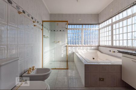 Casa à venda com 420m², 4 quartos e 4 vagasBanheiro Quarto 3 - Suíte