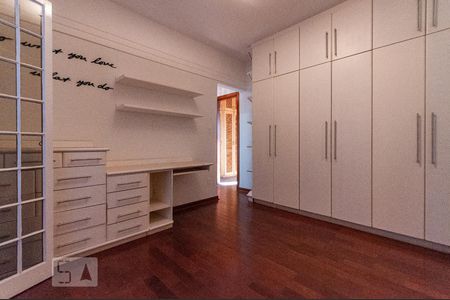 Casa à venda com 420m², 4 quartos e 4 vagasQuarto 2 - Suíte