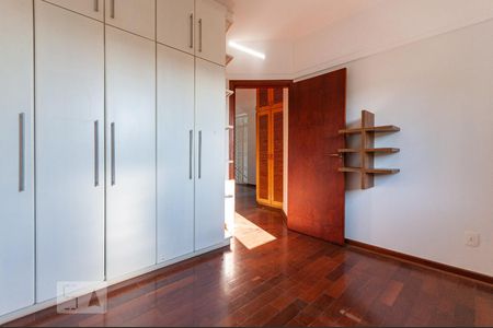 Casa à venda com 420m², 4 quartos e 4 vagasQuarto 1