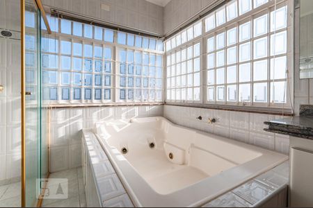 Casa à venda com 420m², 4 quartos e 4 vagasBanheiro Quarto 3 - Suíte