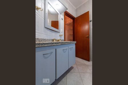 Casa à venda com 420m², 4 quartos e 4 vagasBanheiro Quarto 2 - Suíte