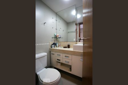 Apartamento à venda com 270m², 4 quartos e 2 vagasBanheiro 2