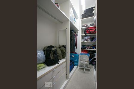 Apartamento à venda com 270m², 4 quartos e 2 vagasCloset quarto 3