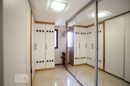 Apartamento à venda com 270m², 4 quartos e 2 vagasCloset/Quarto extra reversível