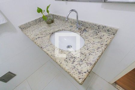 Casa de condomínio à venda com 161m², 3 quartos e 3 vagas Casa de condomínio à venda com 161m², 3 quartos e 3 vagasBanheiro Social