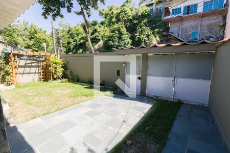 Casa de condomínio à venda com 161m², 3 quartos e 3 vagas Casa de condomínio à venda com 161m², 3 quartos e 3 vagasQuintal