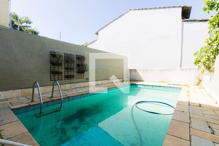 Casa de condomínio à venda com 161m², 3 quartos e 3 vagas Casa de condomínio à venda com 161m², 3 quartos e 3 vagasÁrea comum