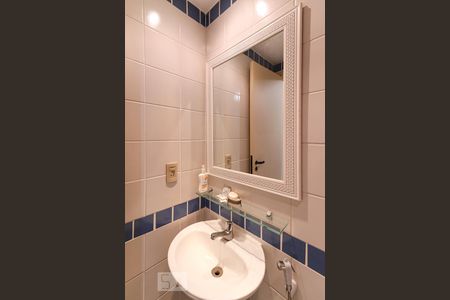 Apartamento para alugar com 63m², 2 quartos e 1 vaga Apartamento para alugar com 63m², 2 quartos e 1 vagaBanheiro Corredor