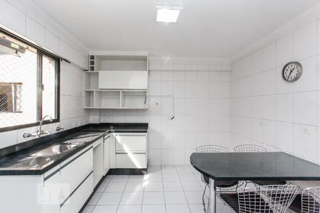Apartamento para alugar com 150m², 4 quartos e 2 vagas Apartamento para alugar com 150m², 4 quartos e 2 vagasCozinha