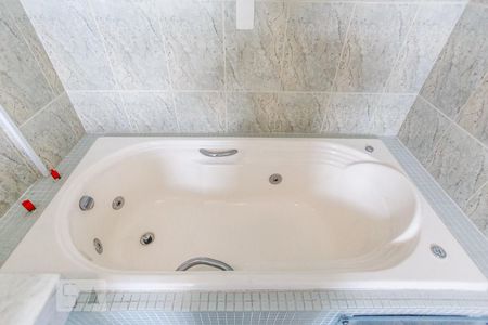 Apartamento para alugar com 150m², 4 quartos e 2 vagas Apartamento para alugar com 150m², 4 quartos e 2 vagasBanheira Suíte