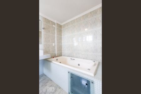 Apartamento para alugar com 150m², 4 quartos e 2 vagas Apartamento para alugar com 150m², 4 quartos e 2 vagasBanheiro da Suíte 1