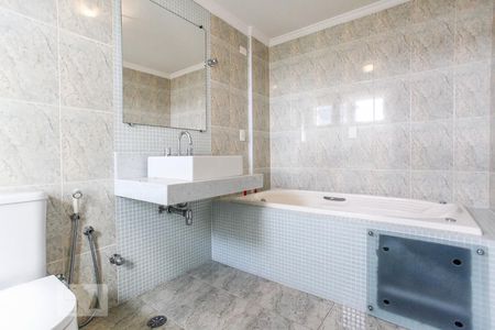 Apartamento para alugar com 150m², 4 quartos e 2 vagas Apartamento para alugar com 150m², 4 quartos e 2 vagasBanheiro da Suíte 1