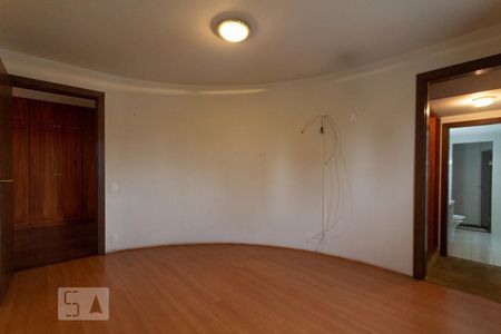 Apartamento à venda com 250m², 3 quartos e 2 vagasSuítes 1
