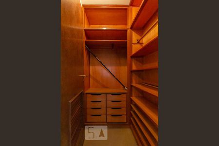 Apartamento à venda com 250m², 3 quartos e 2 vagasSuítes 2