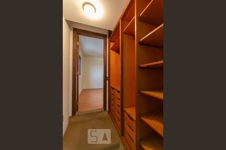 Apartamento à venda com 250m², 3 quartos e 2 vagasSuítes 1