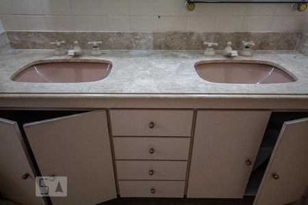 Apartamento à venda com 250m², 3 quartos e 2 vagasSuítes 3