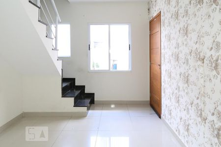 Sala de casa de condomínio para alugar com 2 quartos, 73m² em Vila Nelson, São Paulo
