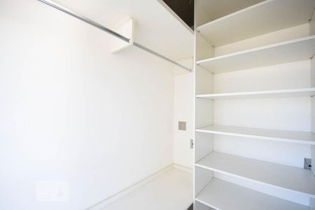 Armário da suíte  de apartamento para alugar com 1 quarto, 75m² em Jardim Fonte do Morumbi, São Paulo