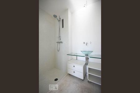 Banheiro suíte de apartamento para alugar com 1 quarto, 75m² em Jardim Fonte do Morumbi, São Paulo