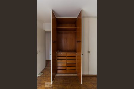 Apartamento à venda com 154m², 4 quartos e 3 vagasQuarto 2