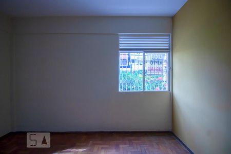 Sala  de Apartamento com 3 quartos, 70m² Caiçara-Adelaide