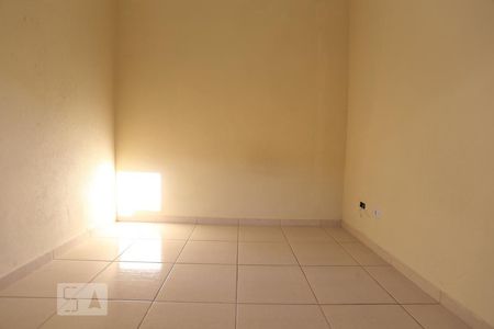 Quarto 01 de casa para alugar com 1 quarto, 25m² em Vila Yolanda, Osasco