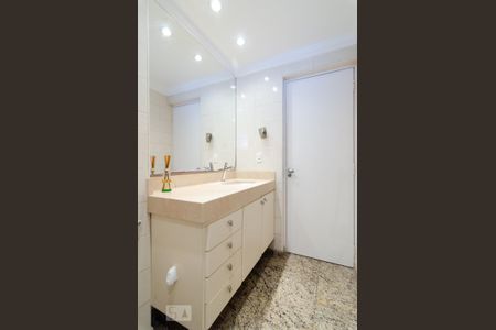 Apartamento para alugar com 180m², 3 quartos e 1 vaga Apartamento para alugar com 180m², 3 quartos e 1 vagaBanheiro