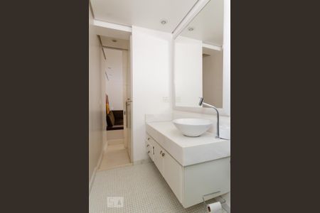 Apartamento para alugar com 180m², 3 quartos e 1 vaga Apartamento para alugar com 180m², 3 quartos e 1 vagaBanheiro - andar superior