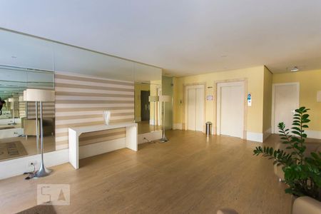 Apartamento à venda com 73m², 2 quartos e 1 vaga Apartamento à venda com 73m², 2 quartos e 1 vagaHall social