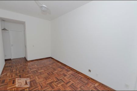 Apartamento à venda com 74m², 1 quarto e 1 vagaSala